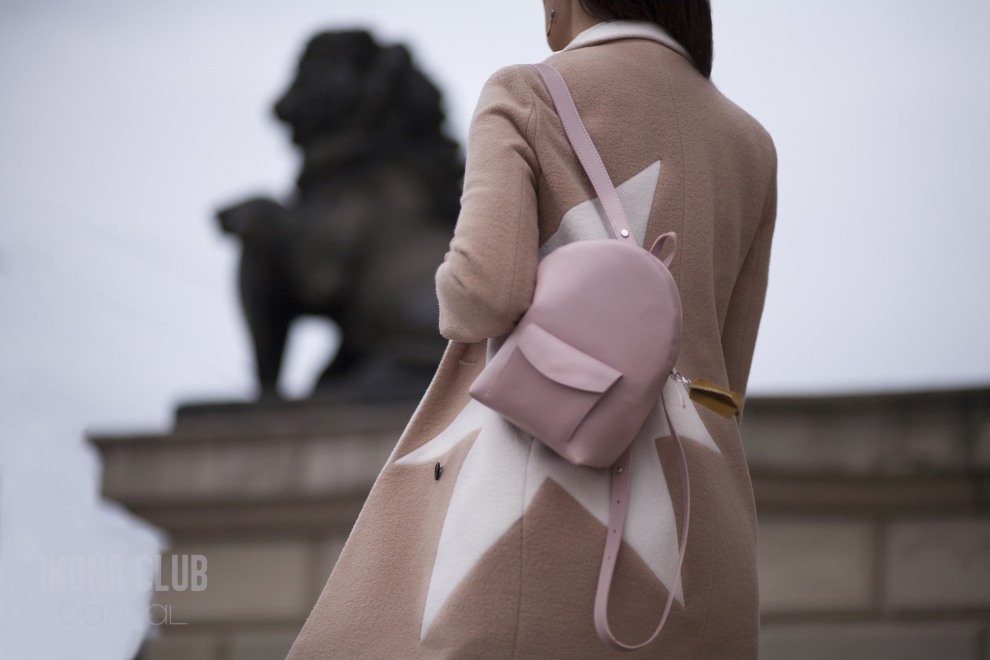 Street photography. Stars wear: MSGM coat and pink leather backpack.